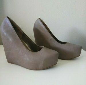 Size 10 Brown Wedges